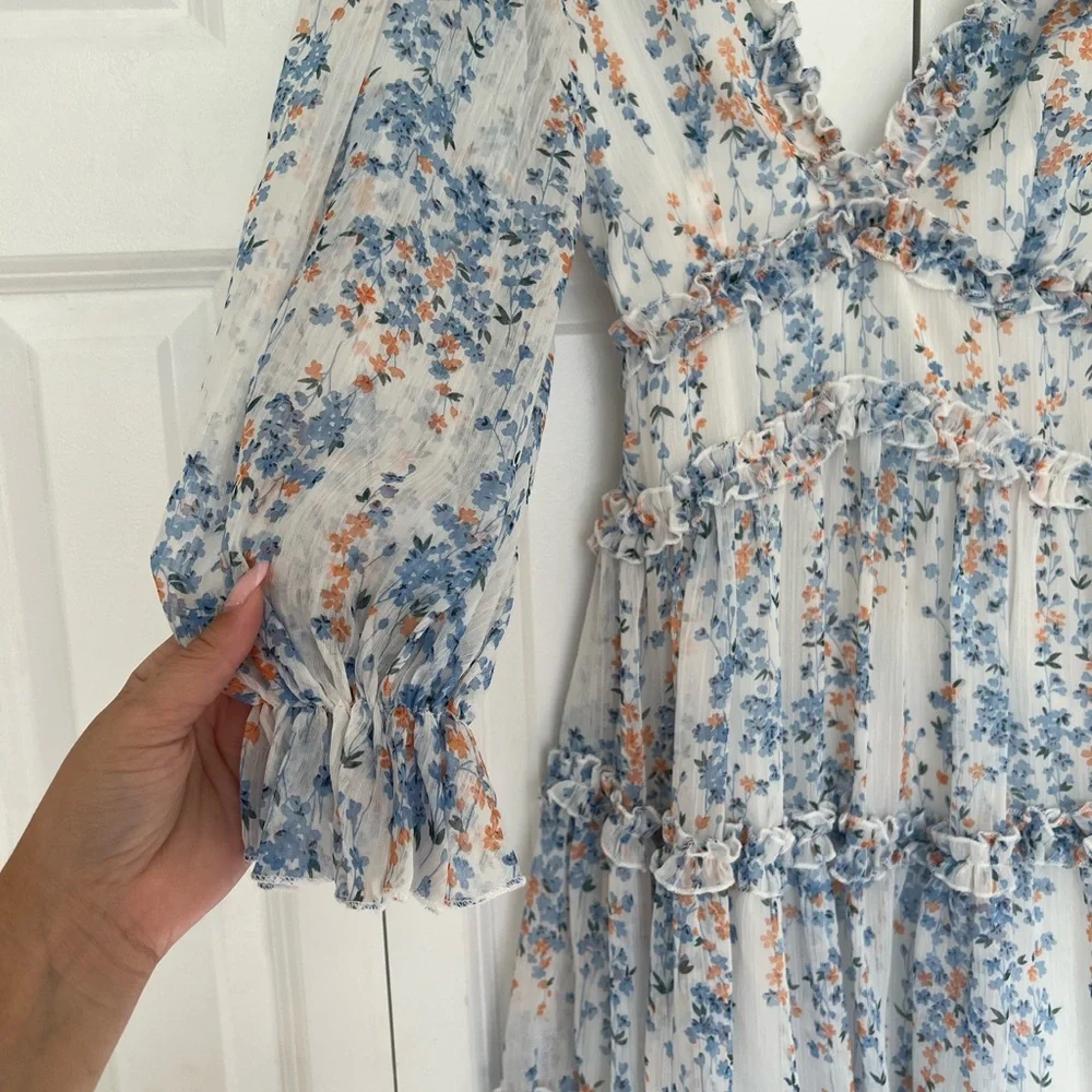 Beautiful flower dress - Picture 4 of 11